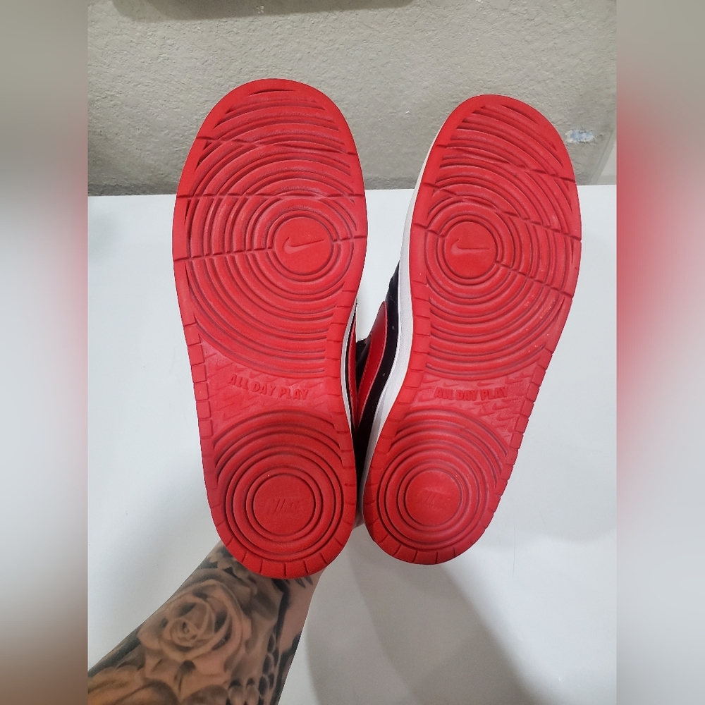 Nikes - Picture 5 of 5